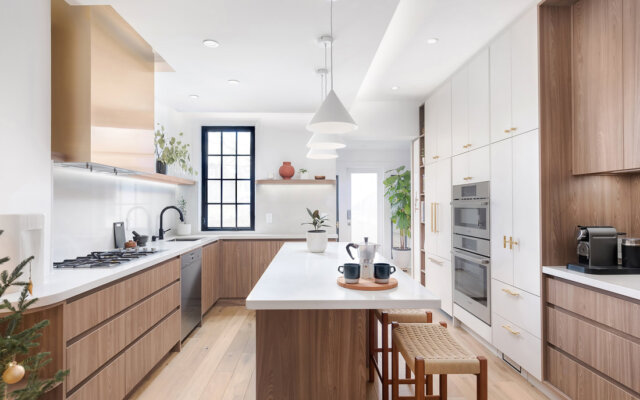 textured-wood-custom-kitchen-cabinets-2_orig